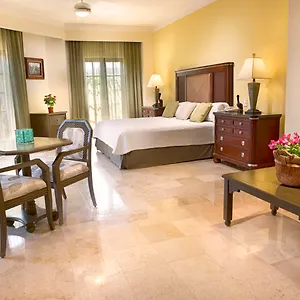 https://los-itzaes.quintano-roohotels.com